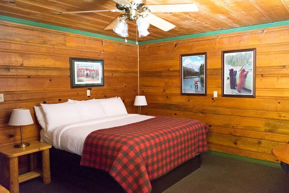 Shaver Lake Village Hotel Екстер'єр фото
