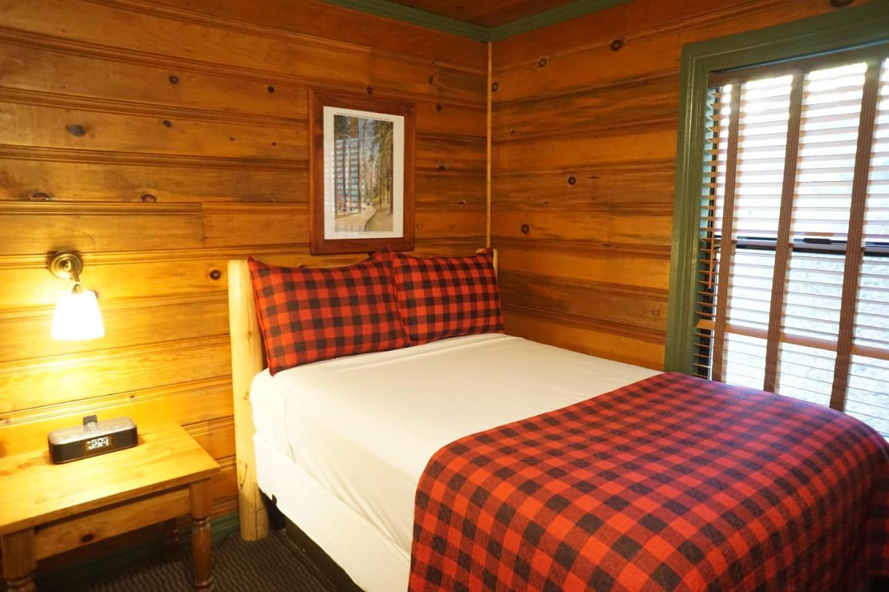 Shaver Lake Village Hotel Екстер'єр фото