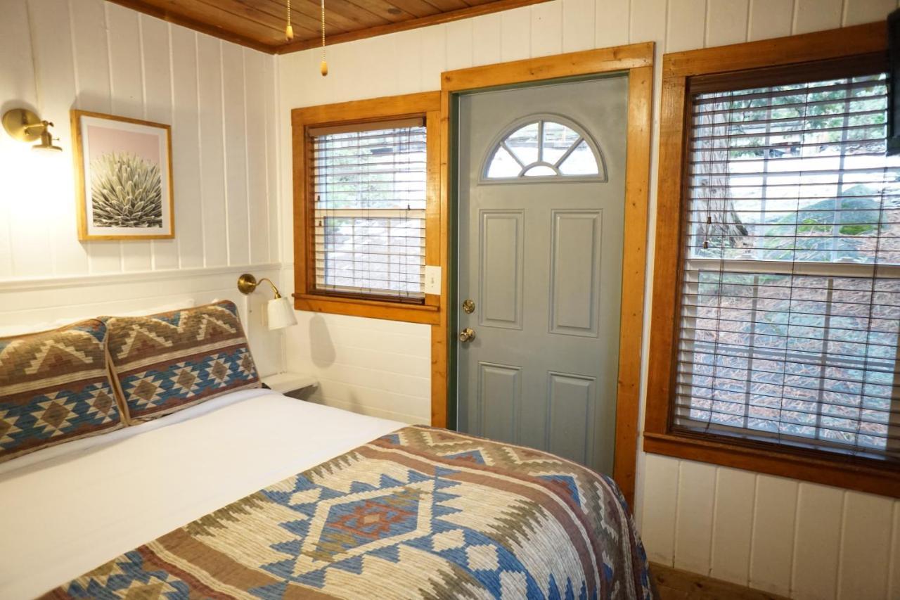 Shaver Lake Village Hotel Екстер'єр фото