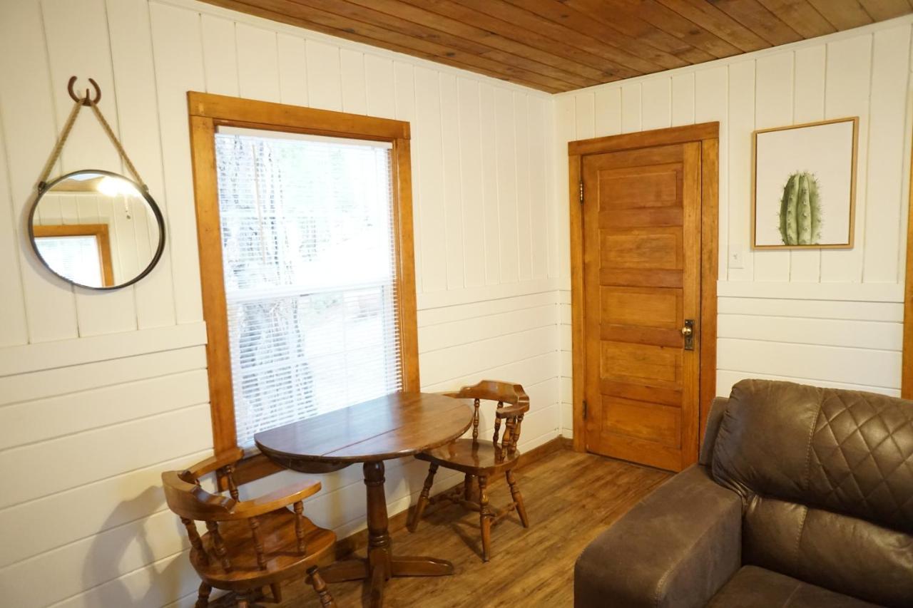 Shaver Lake Village Hotel Екстер'єр фото