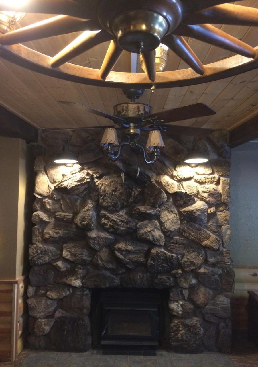 Shaver Lake Village Hotel Екстер'єр фото